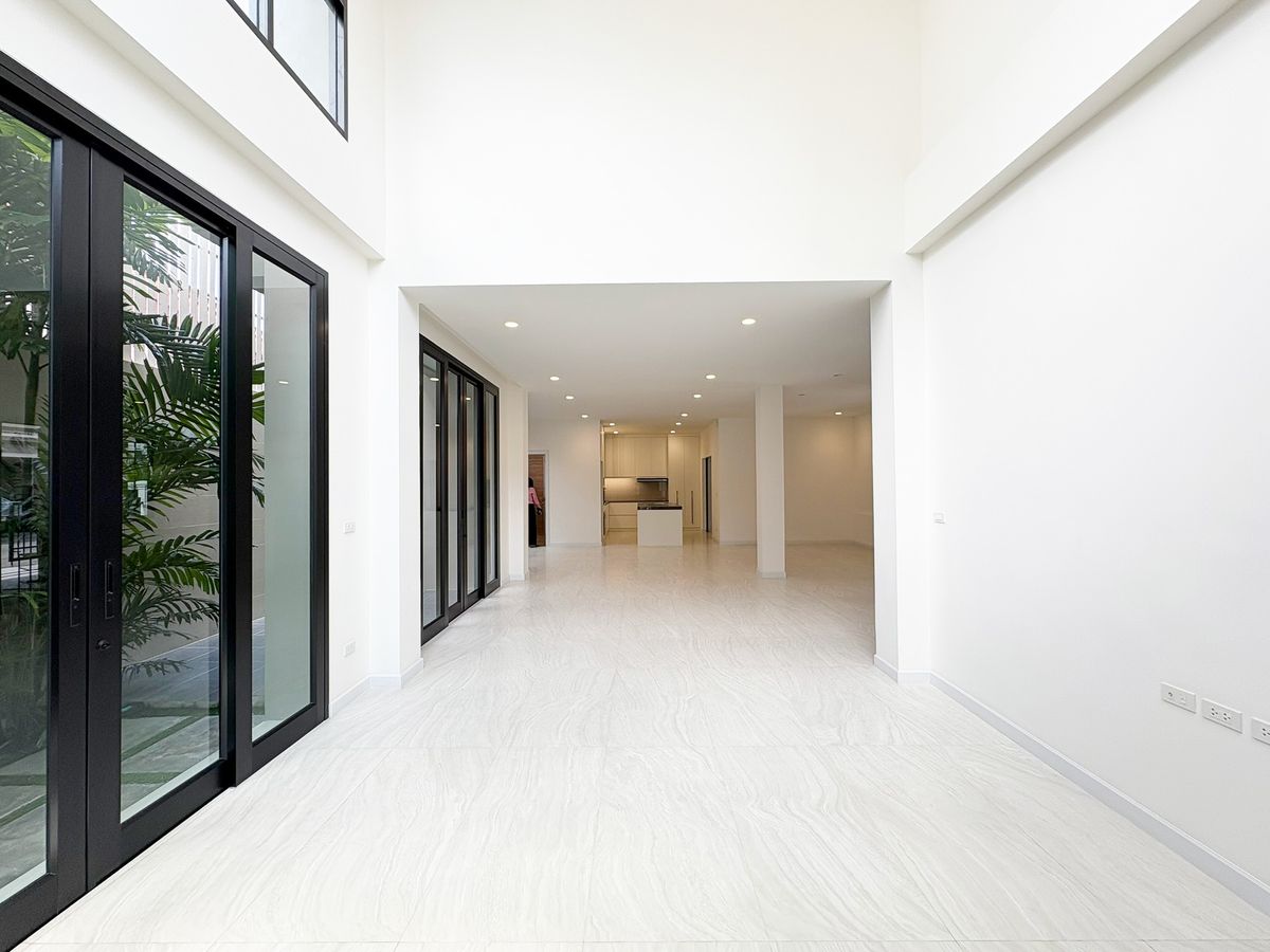 For SaleTownhomeSathorn, Narathiwat : ✨ Luxury European Classic 4-storey corner townhome — featuring 2 combined units and a grand 812 sqm. usable area, the largest in Rama III! ✨