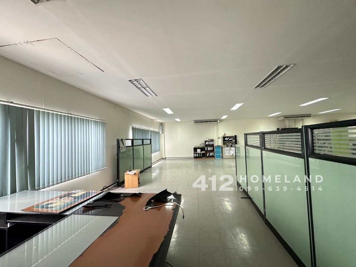 FactorySamut Prakan,Samrong : Selling/renting a factory-4,200 square meters of warehouse, with a license 4, correct, good location on the main road, big car, comfortable Bangsai - Bang Bo Samut Prakan