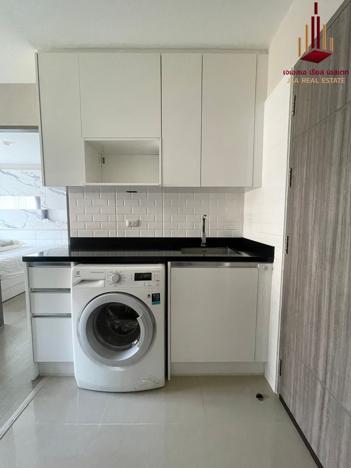 For SaleCondoRatchadapisek, Huaikwang, Suttisan : ✨ For Sale: Metro Luxe Ratchada Condo ✨ 💰 ONLY 2,690,000 THB