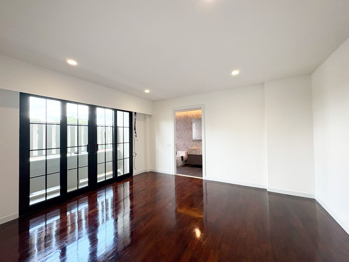 For SaleTownhomeSathorn, Narathiwat : ✨ Luxury European Classic 4-storey corner townhome — featuring 2 combined units and a grand 812 sqm. usable area, the largest in Rama III! ✨