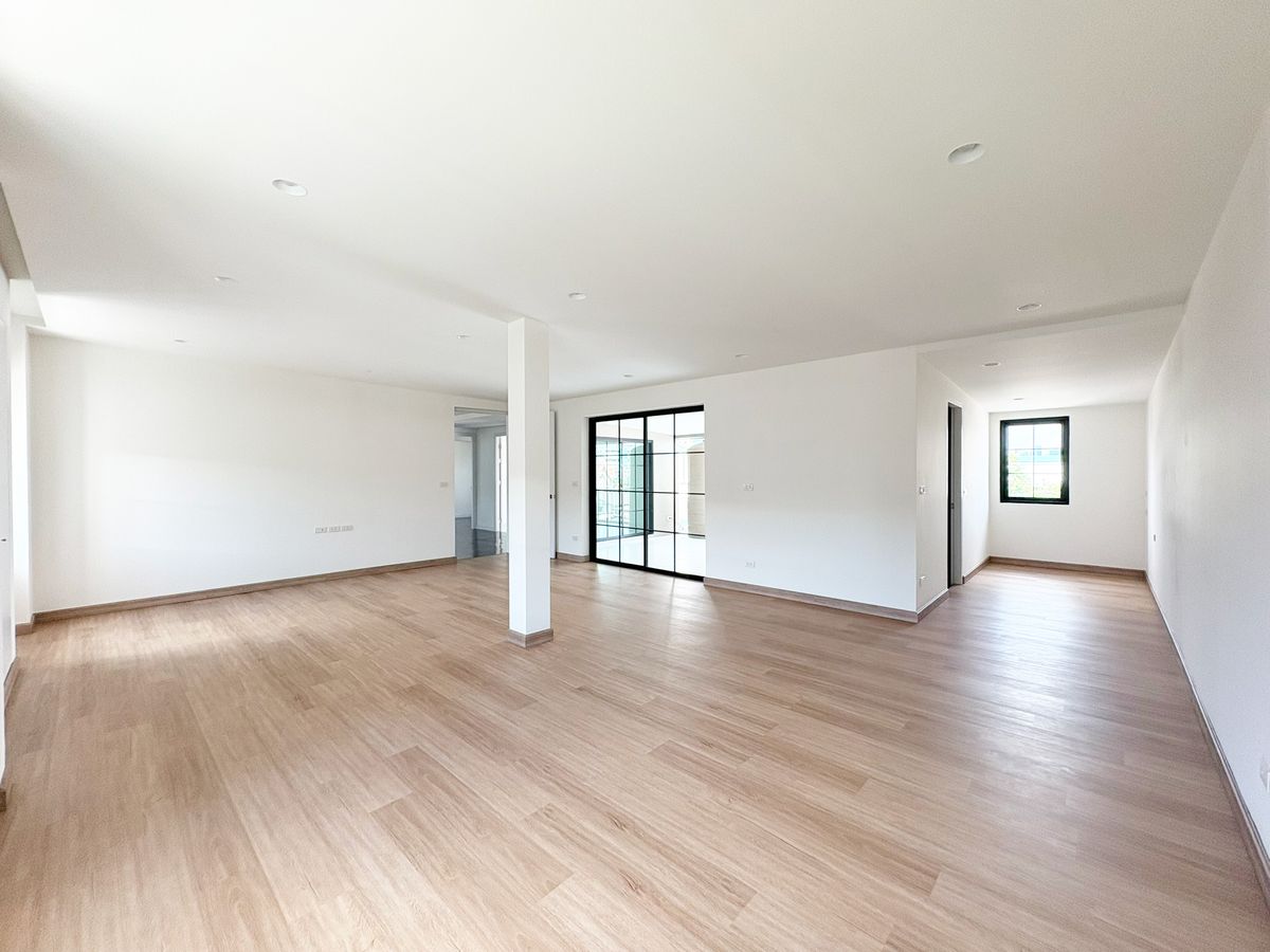 For SaleTownhomeSathorn, Narathiwat : ✨ Luxury European Classic 4-storey corner townhome — featuring 2 combined units and a grand 812 sqm. usable area, the largest in Rama III! ✨