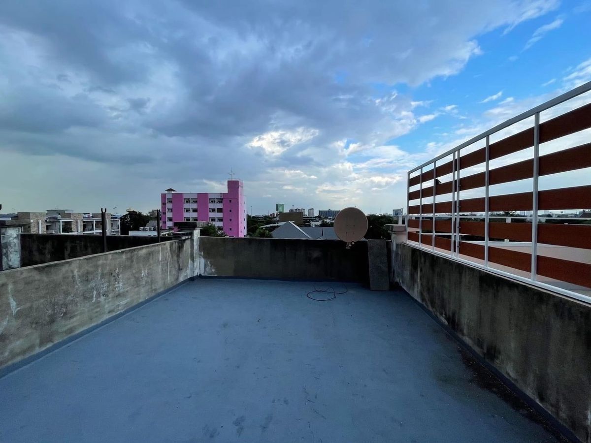 ให้เช่าอาคารพาณิชย์โชคชัย4 ลาดพร้าว71 : ทำเลดีที่ดี คือ โอกาสทางธุรกิจ ตึกพาณิชย์ 4.5 ชั้น ลาดพร้าว 71 ติดถนนใหญ่ พร้อมเช่า ดำเนินธุรกิจ จุดเชื่อมต่อแหล่งเศรษฐกิจ สนใจติดต่อ Line : @kornsiravich