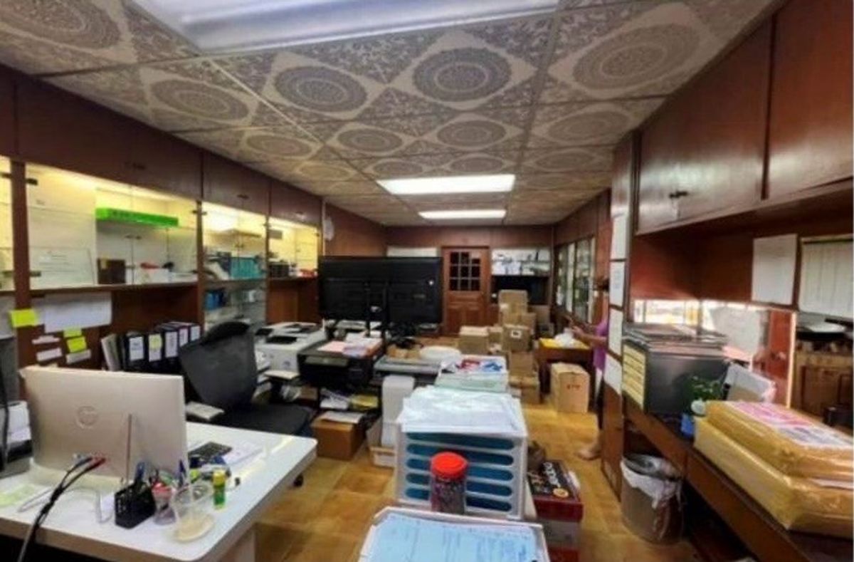 For SaleOfficeYaowarat, Banglamphu : 📢🔥 Price Reduced! 3-Storey Commercial Building (2 Units) near Chinatown–Wat Mangkon | Prime Location | 15.5 MB | Ideal for Office, Showroom, or Investment