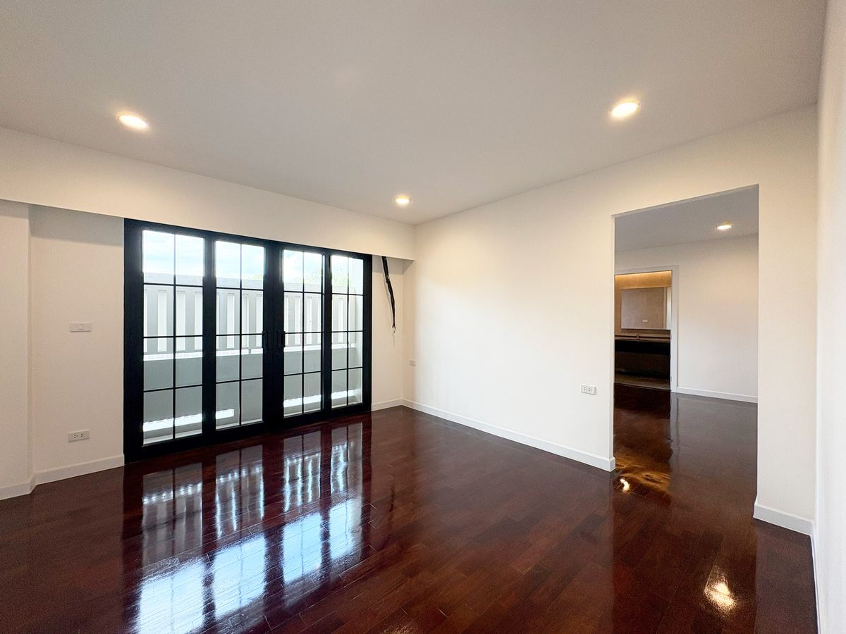 For SaleTownhomeSathorn, Narathiwat : ✨ Luxury European Classic 4-storey corner townhome — featuring 2 combined units and a grand 812 sqm. usable area, the largest in Rama III! ✨