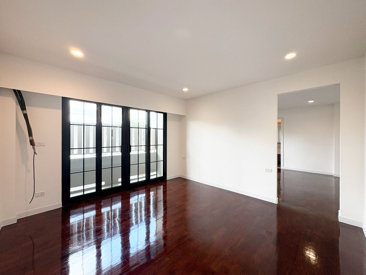 For SaleTownhomeSathorn, Narathiwat : ✨ Luxury European Classic 4-storey corner townhome — featuring 2 combined units and a grand 812 sqm. usable area, the largest in Rama III! ✨