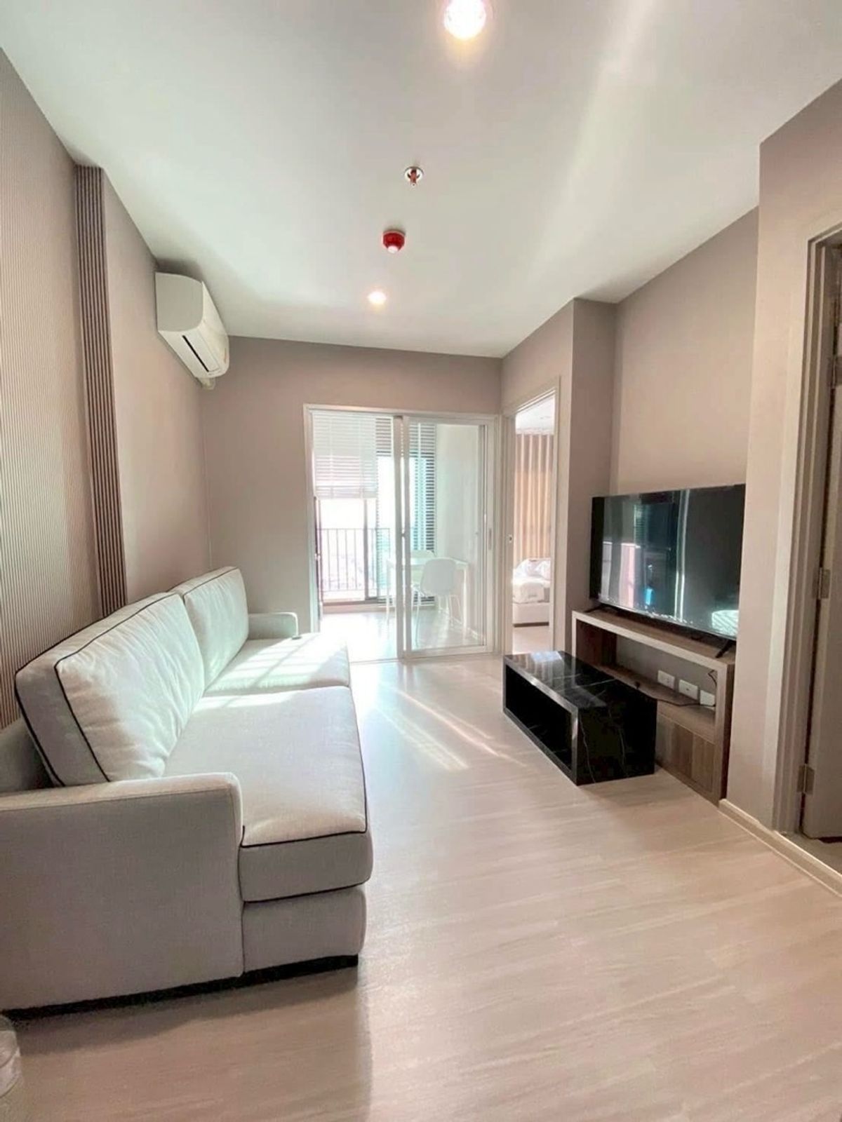 For RentCondoPinklao, Charansanitwong : @CONDOCUROTOR APARKLAND Charan - Pinklao Furniture There is a washing machine [PM4071]