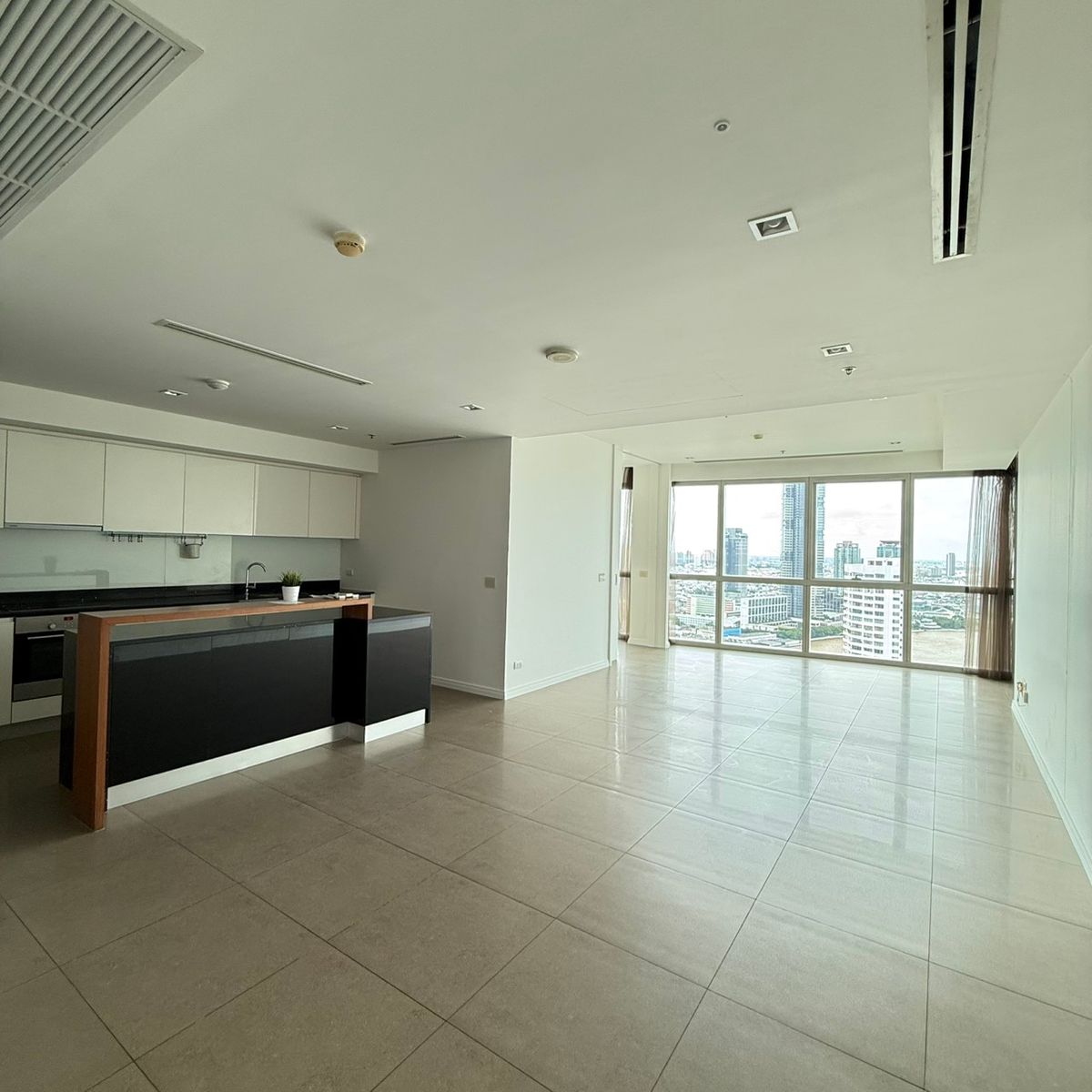 For RentCondoWongwianyai, Charoennakor : For Rent the River 2Beds + 1study Room High Floor P/F