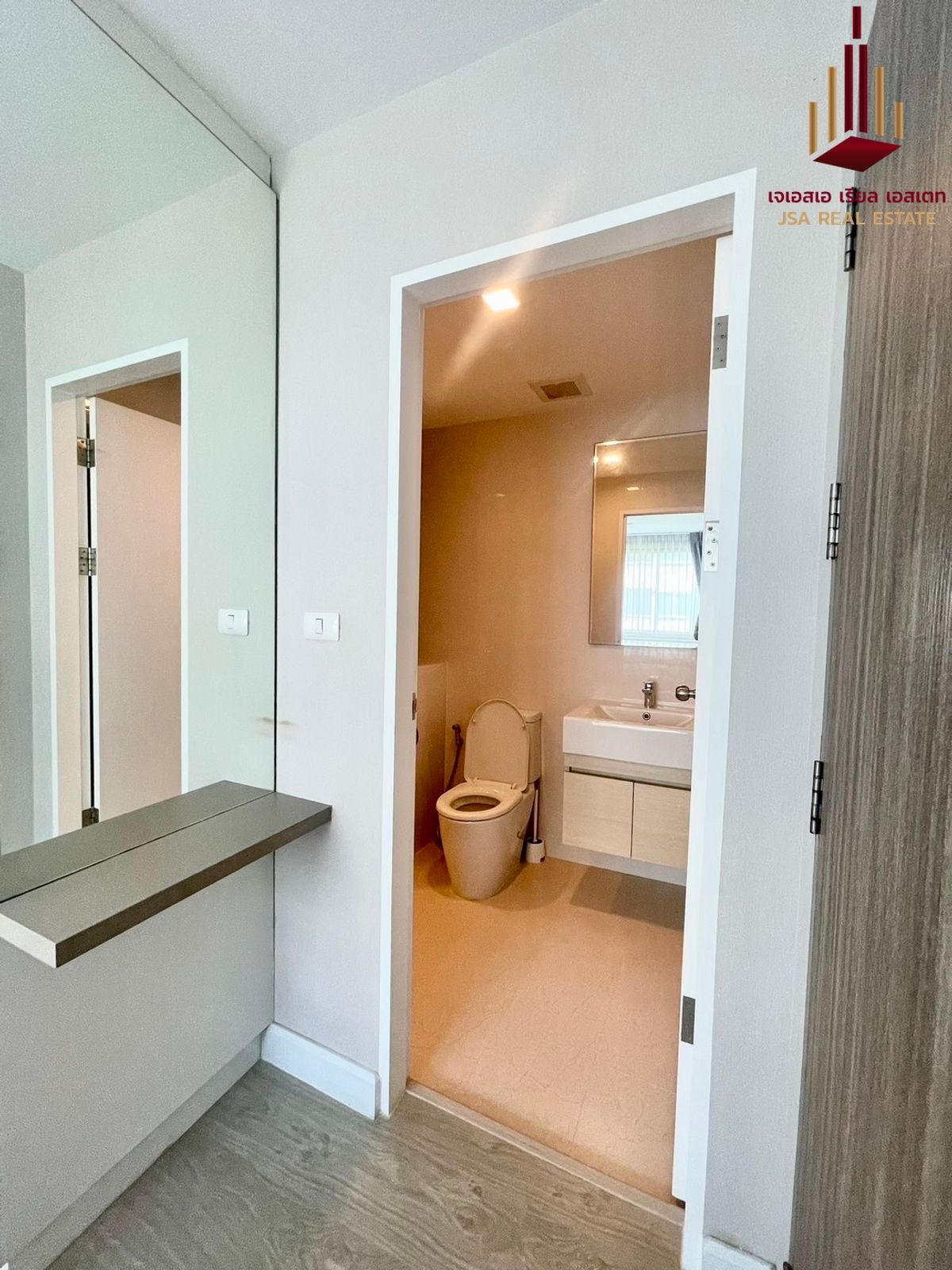 For SaleCondoRatchadapisek, Huaikwang, Suttisan : ✨ For Sale: Metro Luxe Ratchada Condo ✨ 💰 ONLY 2,690,000 THB