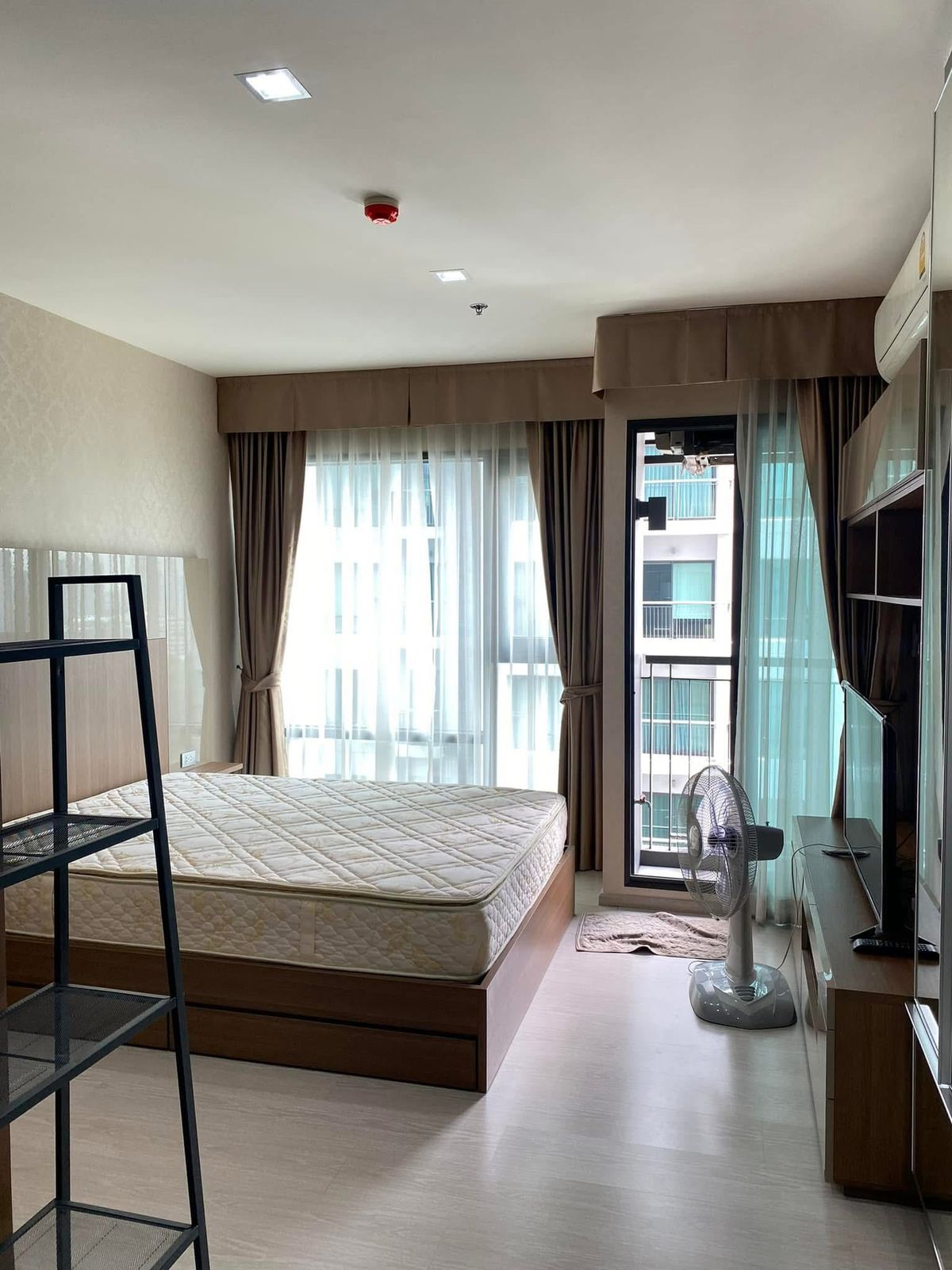 For RentCondoSukhumvit, Asoke, Thonglor : Ready to rent on 5/11/25 studio fully furnished swimimg pool view free wifi