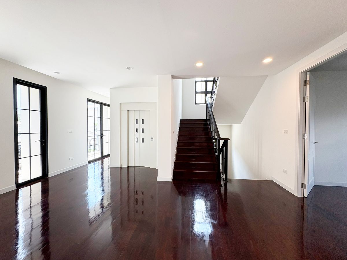 For SaleTownhomeSathorn, Narathiwat : ✨ Luxury European Classic 4-storey corner townhome — featuring 2 combined units and a grand 812 sqm. usable area, the largest in Rama III! ✨