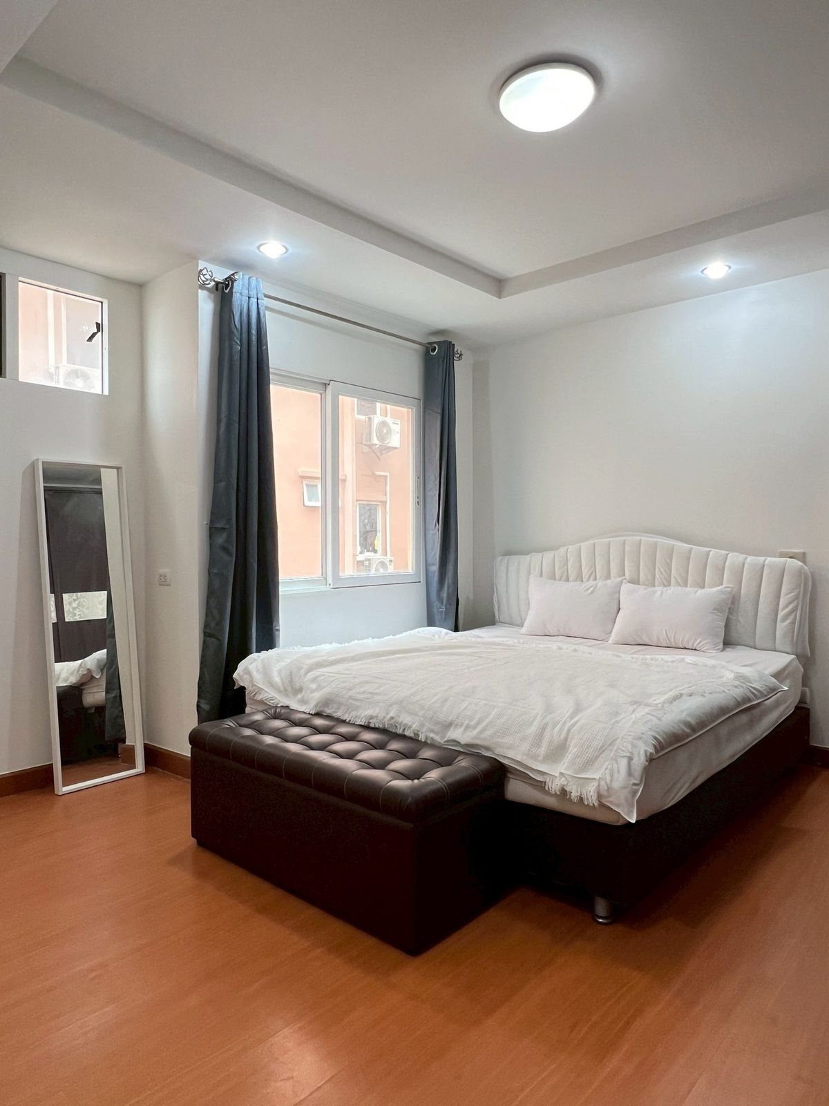 For RentCondoRatchadapisek, Huaikwang, Suttisan : RC094125 Happy Condo Ratchada 18 for rent, near MRT Sutthisan, great location in the heart of the city. Large room.