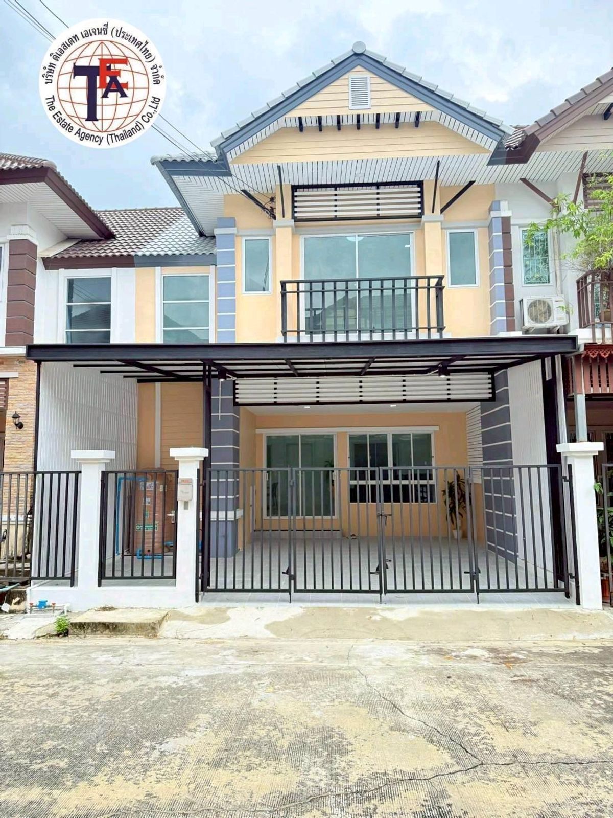 For SaleTownhomeNawamin, Ramindra : 2 -storey townhouse for sale, The Town, Permsin Phahonyothin 54/1, 4 BTS Line Silk District Office Bhumibol Hospital, Sai Mai Police Station, Don Mueang Air Force Base Don Mueang Airport Sukhaphiban 5 Expressway