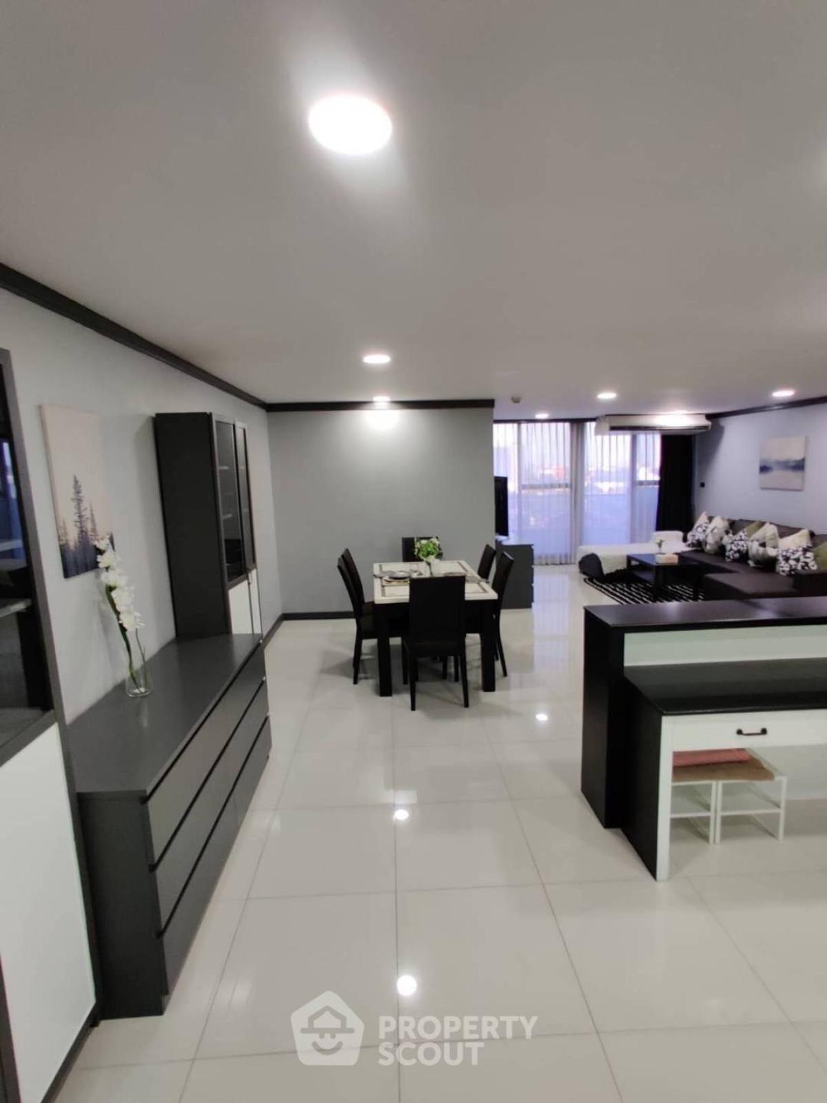For SaleCondoSukhumvit, Asoke, Thonglor : 3-BR Condo at Supalai Place Sukhumvit 39 near BTS Phrom Phong