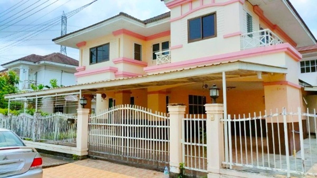 ให้เช่าบ้านบางนา แบริ่ง ลาซาล : โรบินสัน บางนา 700 ม. ถ.บางนา-ตราด51-55 MRT ศรีเอี่ยม 4.1 กม.ให้ช่าบ้านเดี่ยว 2 ชั้น 82 ตร.วา.282ตร.ม.