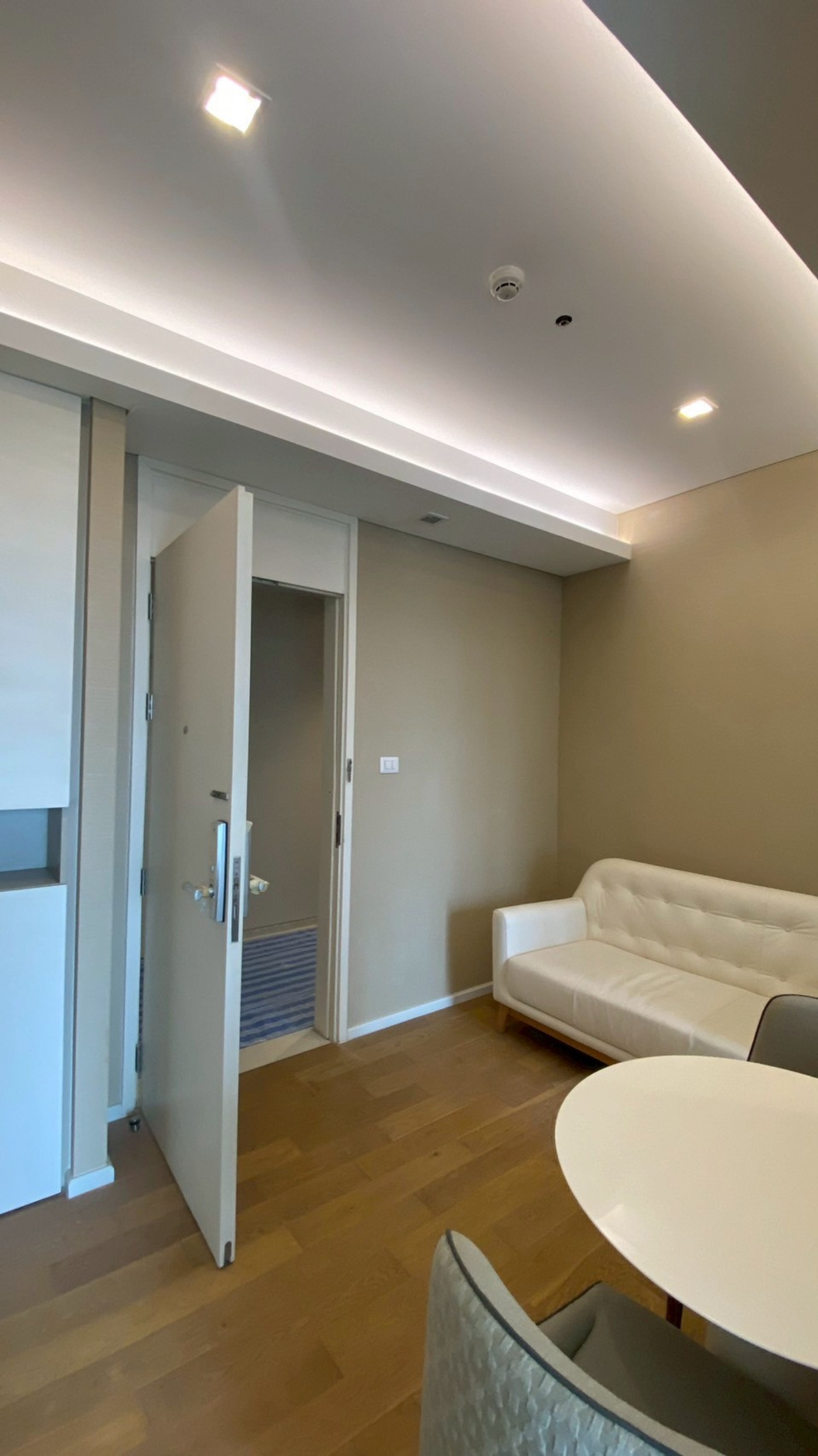 ขายคอนโดลาดพร้าว เซ็นทรัลลาดพร้าว : ขายคอนโด The Saint Residences ราคา 2,600,000 บาท [NCs250910]