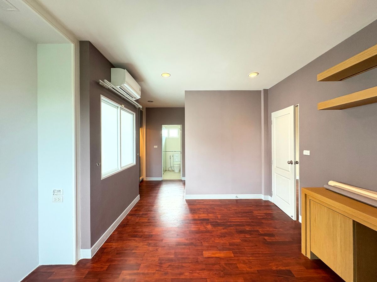 HousePattanakan, Srinakarin : For Sale & Rent: Luxury Single House, Next to Wellington International School, Krungthep Kreetha Road