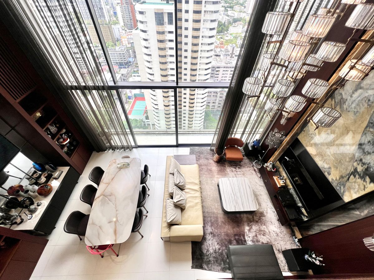 ขายคอนโดสุขุมวิท อโศก ทองหล่อ : Rare item!! duplex 3 ชั้น สุดหรูใจกลางพร้อมพงษื ได้ฟีลเหมือนอยู่บ้านลอยฟ้า layout นี้ทั้งตึกมีเพียง 2 unit เท่านั้น!!! มาพร้อม private lift ✨Vittorio Sukhumvit 39✨3 ห้องนอน 4 ห้องน้ำ ขนาด 325 ตร.ม ใกล้ BTS / MRT พร้อมพงษ์ (0.1 กม.) Tel.0982645161 