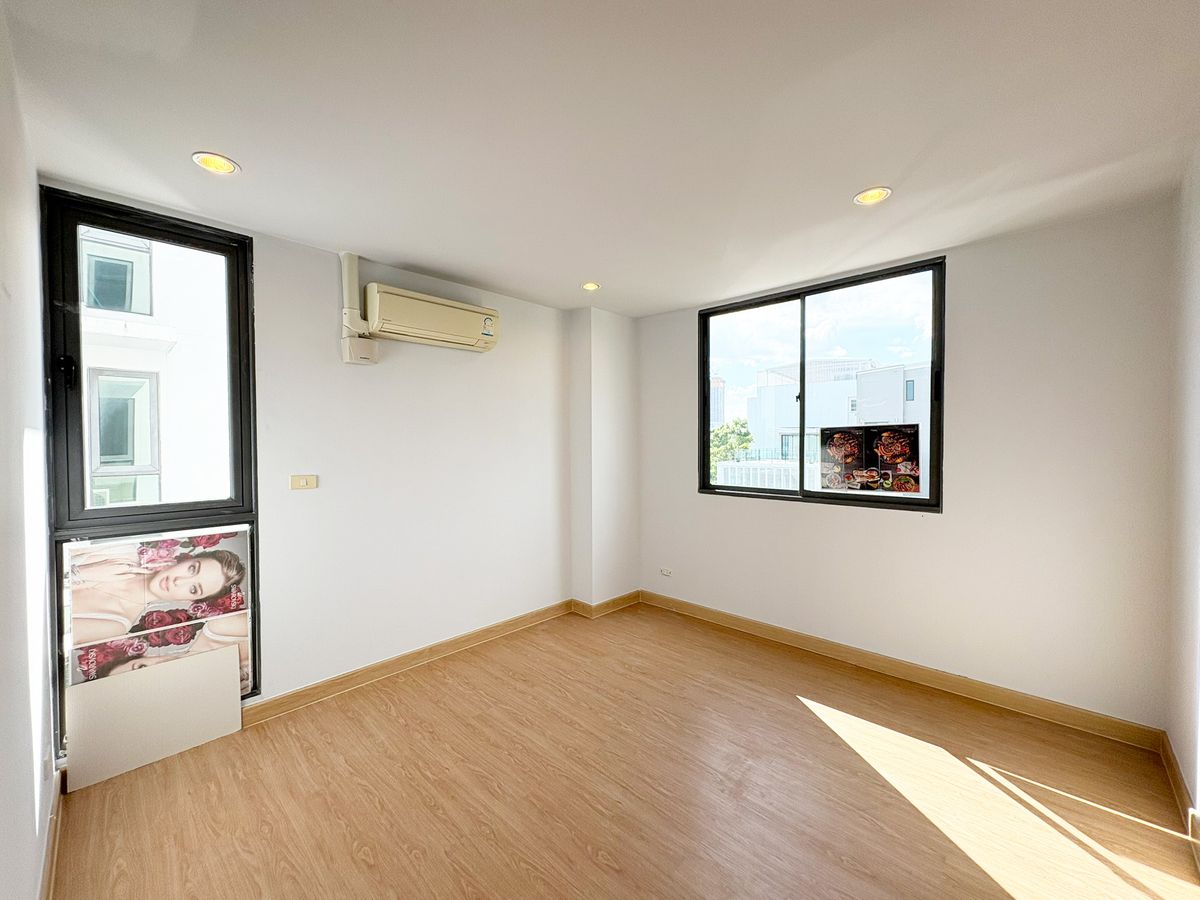 TownhomeRama3 (Riverside),Satupadit : ✨ JADE Height Sathorn --rama 3 | Luxury Home Office for Business and Residence ✨