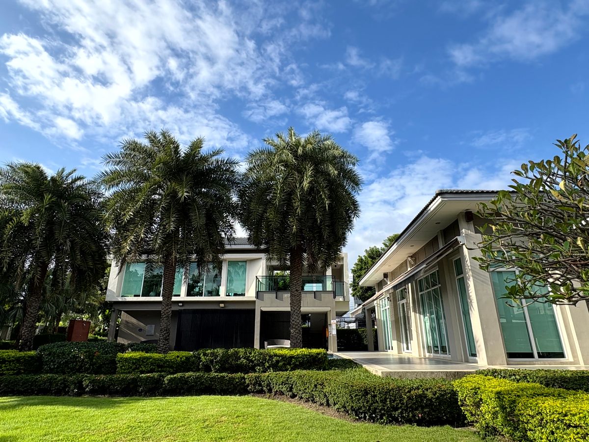 HousePattanakan, Srinakarin : For Sale & Rent: Luxury Single House, Next to Wellington International School, Krungthep Kreetha Road