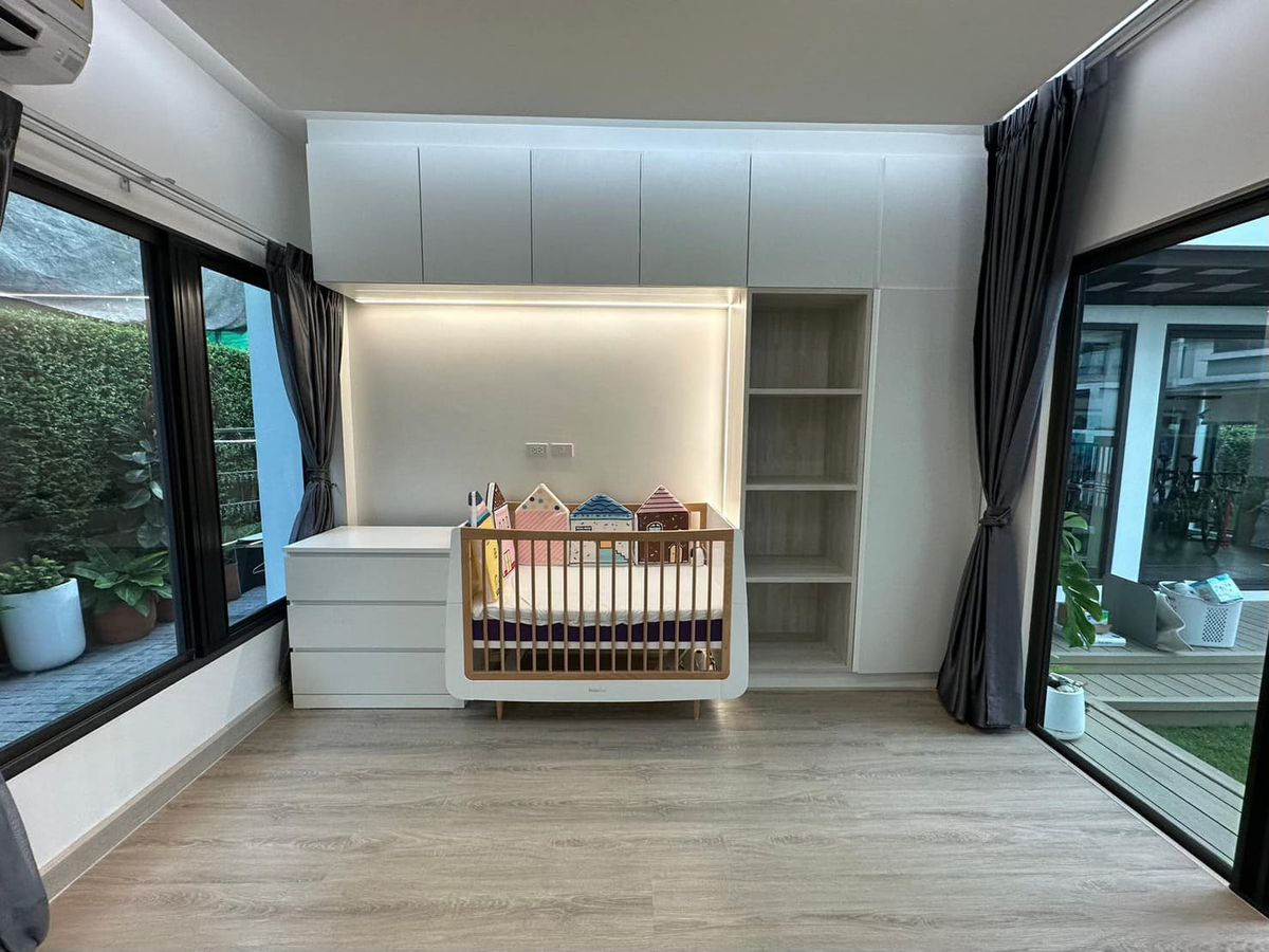 For SaleHousePattanakan, Srinakarin : Detached corner house close to garden on Krungthep Kreetha Road., Soi 7 : Fully Renovated