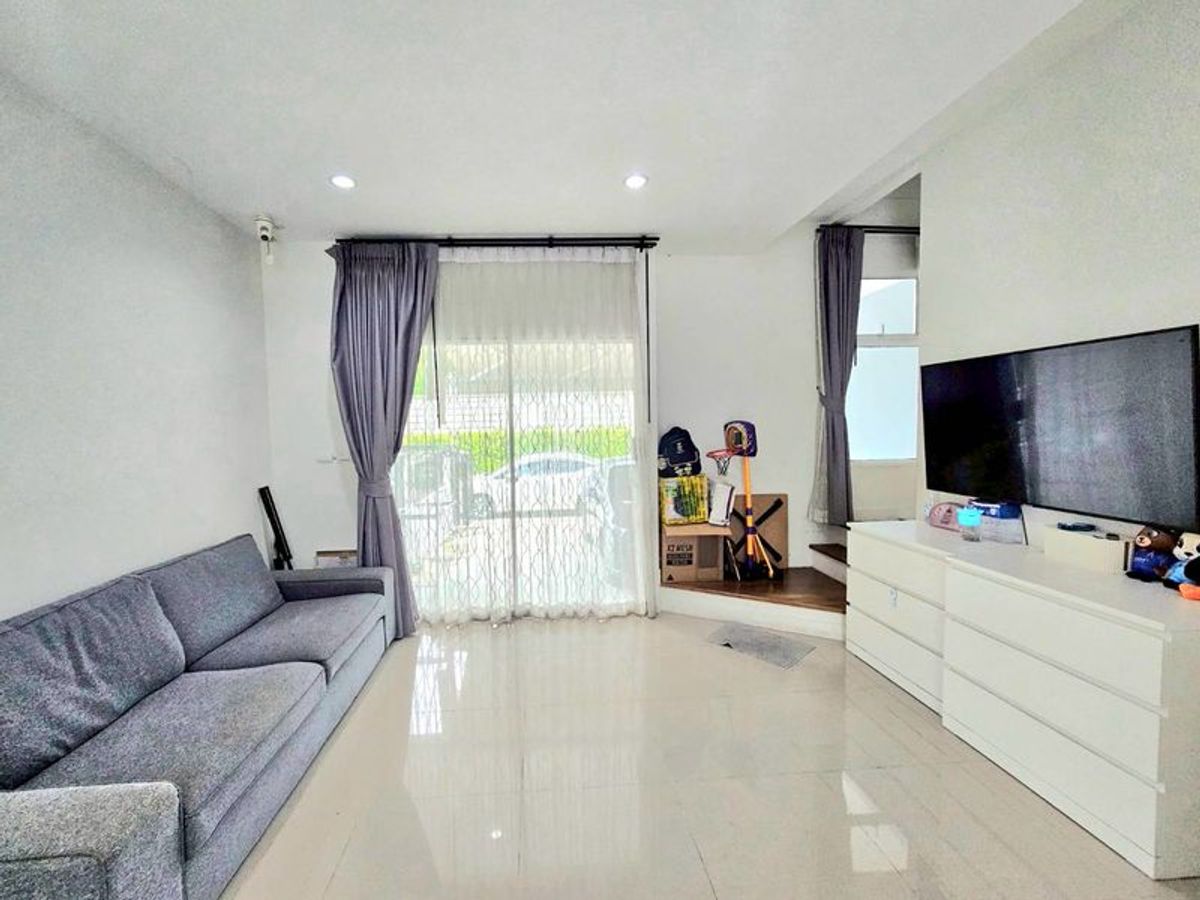 ขายทาวน์โฮมลาดกระบัง สุวรรณภูมิ : ขาย ทาวน์โฮม 3 ชั้น โครงการ สัมมากร อเวนิว สุวรรณภูมิ หลังมุม 3 ห้องนอน 21.6 ตร.ว. ถนนพัฒนาชนบท3 เขตลาดกระบัง กทม.