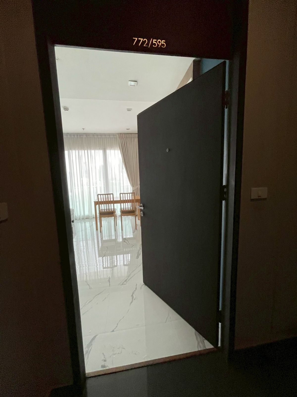 ขายคอนโดสุขุมวิท อโศก ทองหล่อ : ขายคอนโด Noble Remix 1 ห้องนอน 50 ตร.ม. (S03-2100(S))