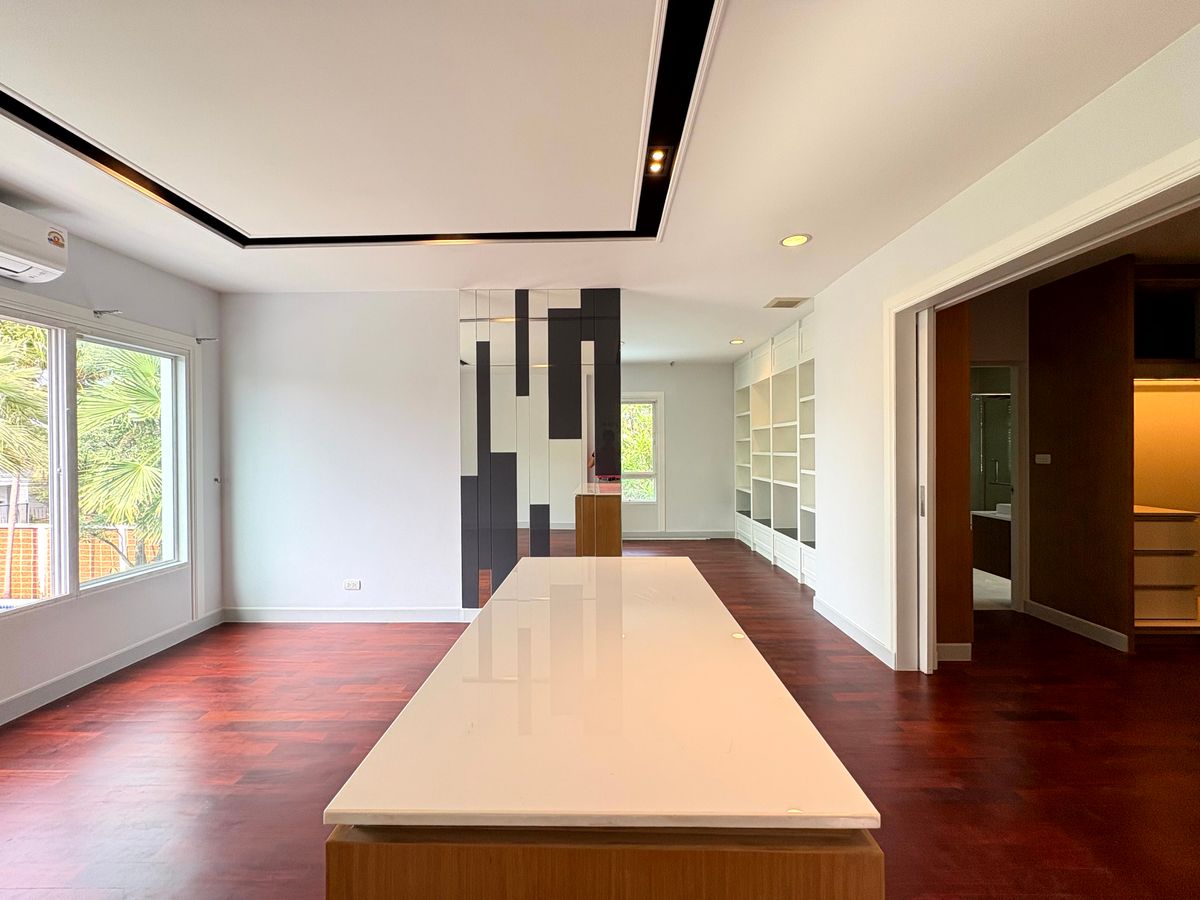 HousePattanakan, Srinakarin : For Sale & Rent: Luxury Single House, Next to Wellington International School, Krungthep Kreetha Road