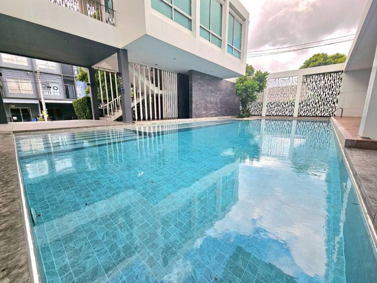 ขายทาวน์โฮมลาดกระบัง สุวรรณภูมิ : ขาย ทาวน์โฮม 3 ชั้น โครงการ สัมมากร อเวนิว สุวรรณภูมิ หลังมุม 3 ห้องนอน 21.6 ตร.ว. ถนนพัฒนาชนบท3 เขตลาดกระบัง กทม.