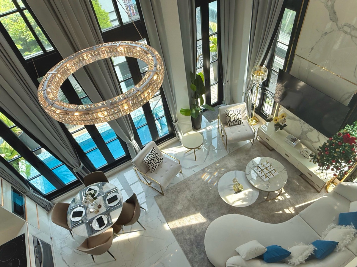 For RentHouseSukhumvit, Asoke, Thonglor : For Rent! Luxury 3-storey house in the heart of Sukhumvit 67. Only 500 meters from the main road. Suitable for residence or office. 7 minutes walk to BTS, close to expressways.