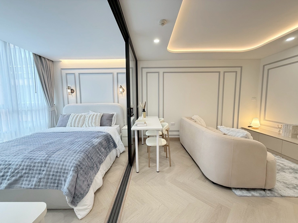 For SaleCondoRatchadapisek, Huaikwang, Suttisan : Condo for sale, The KRIS 3 rooms, beautiful, new renovated, walk to MRT, very close to the location, easy to find, easy to invest, can be in good investment. Special price !!
