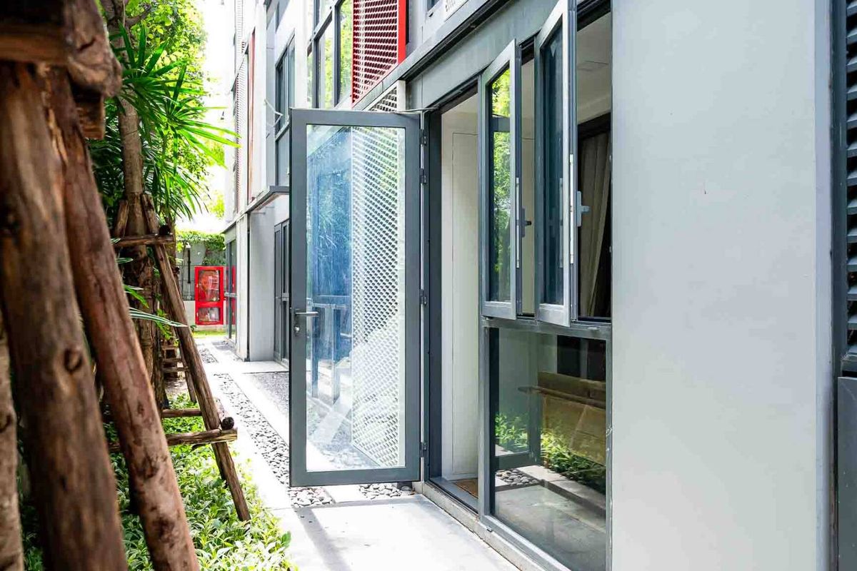 ขายคอนโดสุขุมวิท อโศก ทองหล่อ : ขายด่วน 📍 Taka Haus Ekkamai 📍 เฟอร์นิเจอร์ และ เครื่องใช้ไฟฟ้าครบ 