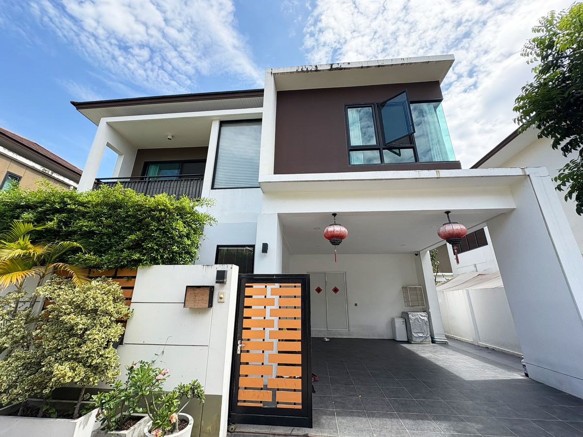 For SaleHousePattanakan, Srinakarin : ✨ For Sale | 3 Bed + Office + Maid Room - Modern Home at Villa Arcadia Srinakarin ✨