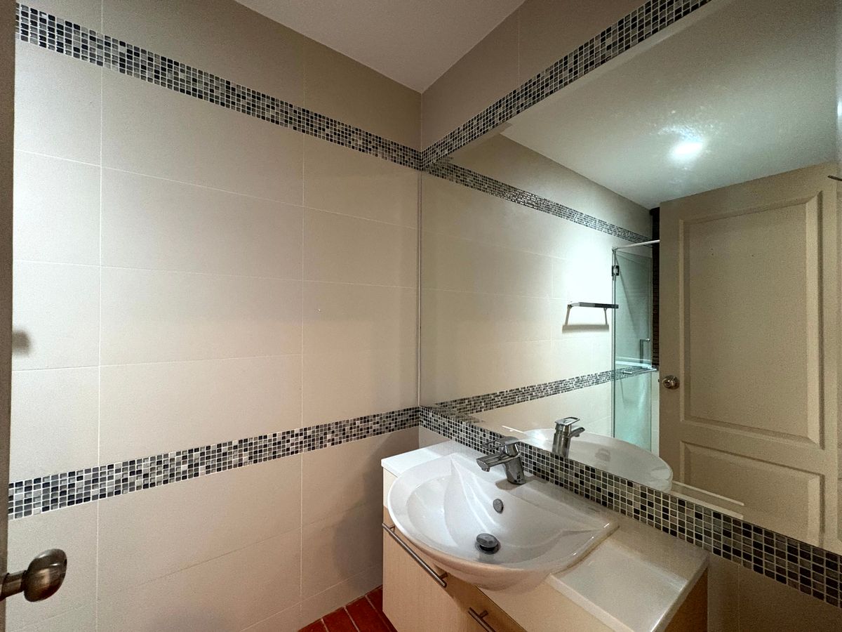 HousePattanakan, Srinakarin : For Sale & Rent: Luxury Single House, Next to Wellington International School, Krungthep Kreetha Road