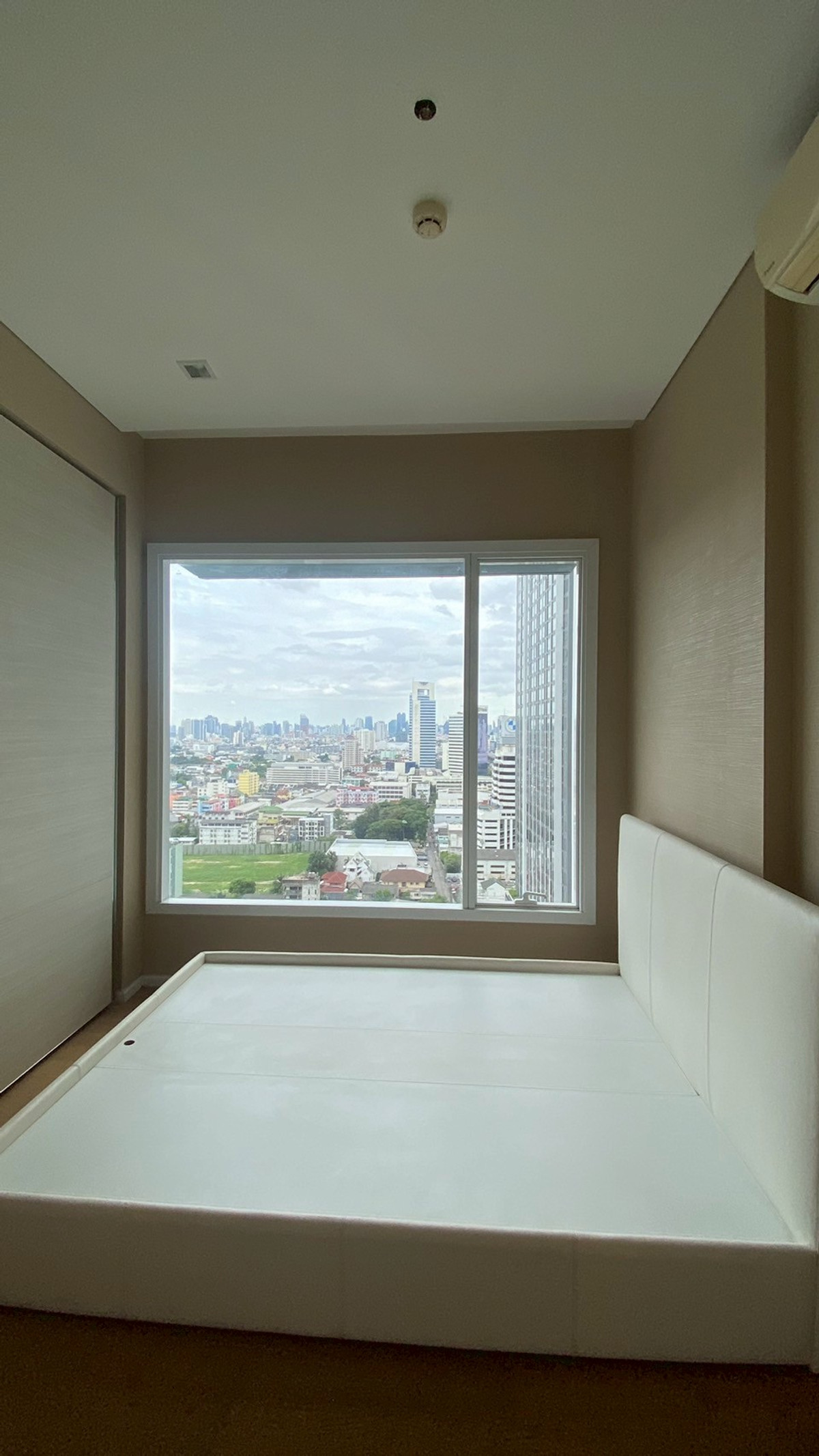 ขายคอนโดลาดพร้าว เซ็นทรัลลาดพร้าว : ขายคอนโด The Saint Residences ราคา 2,600,000 บาท [NCs250910]