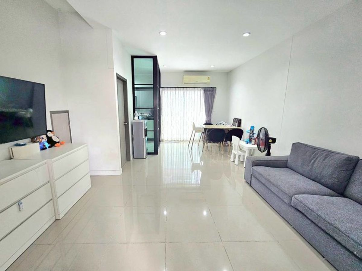 ขายทาวน์โฮมลาดกระบัง สุวรรณภูมิ : ขาย ทาวน์โฮม 3 ชั้น โครงการ สัมมากร อเวนิว สุวรรณภูมิ หลังมุม 3 ห้องนอน 21.6 ตร.ว. ถนนพัฒนาชนบท3 เขตลาดกระบัง กทม.