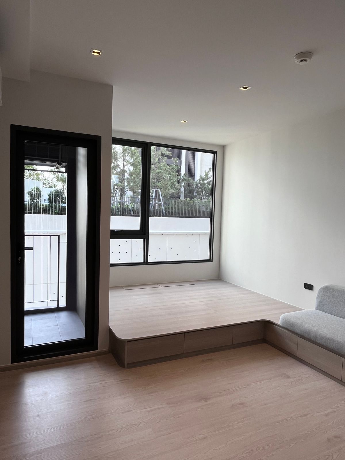 For RentCondoWongwianyai, Charoennakor : [RENT] Reference Sathorn-Wongwianyai Studio Decorated with a garden near BTS only 130 meters with this October 20 !! Interested in chatting!