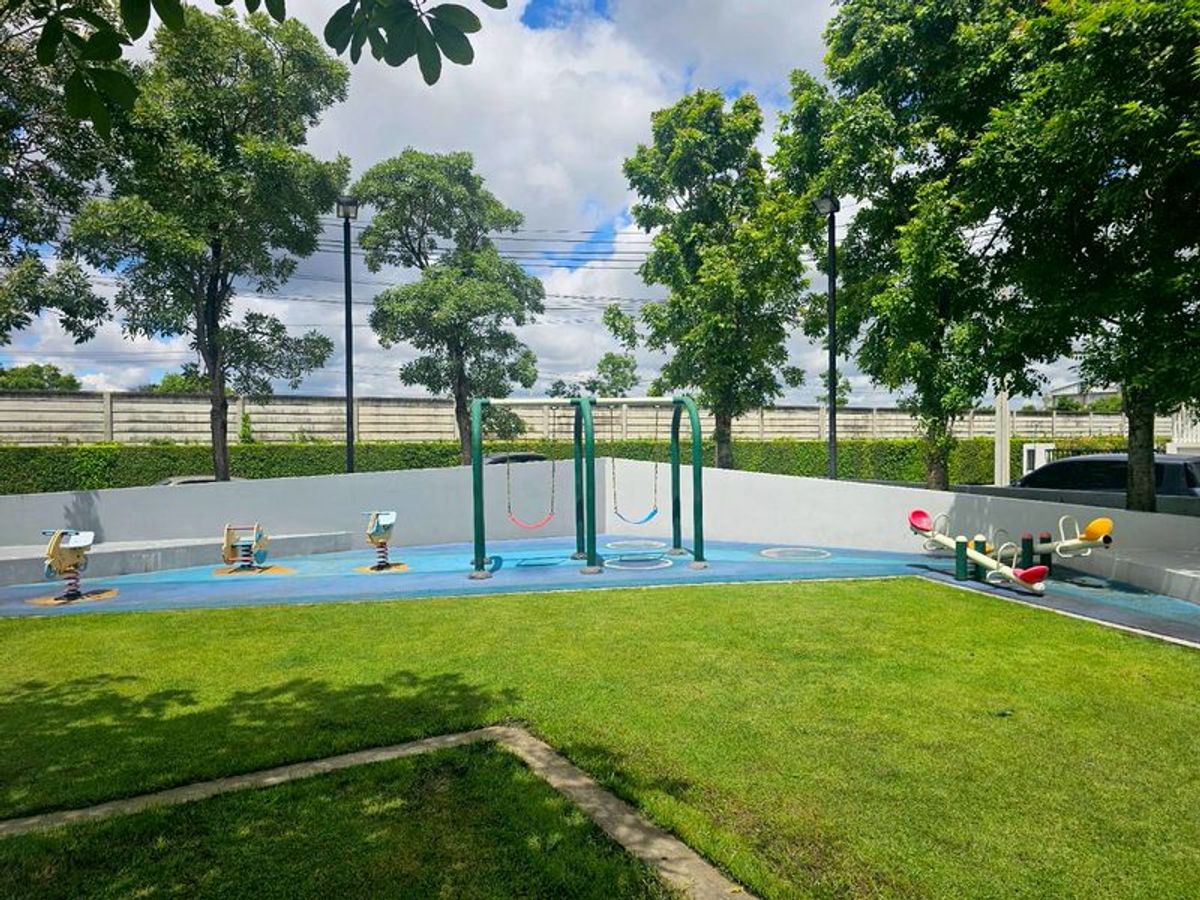 ขายทาวน์โฮมลาดกระบัง สุวรรณภูมิ : ขาย ทาวน์โฮม 3 ชั้น โครงการ สัมมากร อเวนิว สุวรรณภูมิ หลังมุม 3 ห้องนอน 21.6 ตร.ว. ถนนพัฒนาชนบท3 เขตลาดกระบัง กทม.