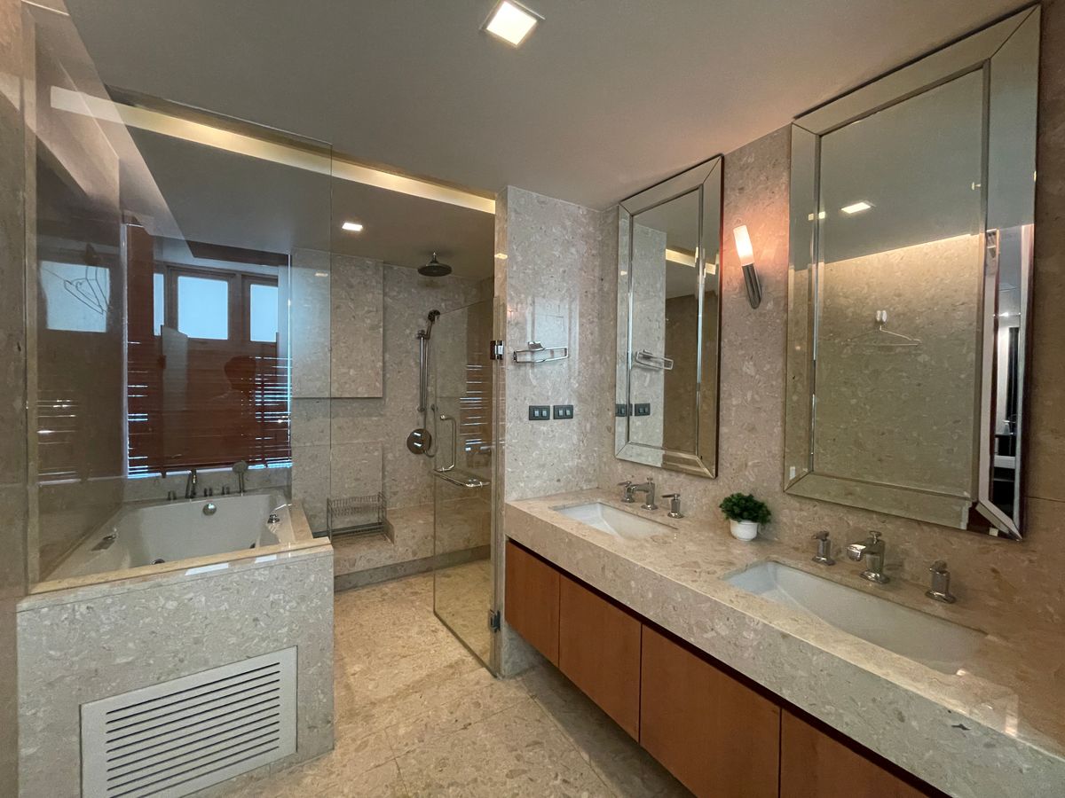 For RentWitthayu, Chidlom, Langsuan, Ploenchit : ✨ 👍 Luxurious condo for Rent The Rajdamri Penthouse 3 bedrooms, large rooms, only 200 meters near BTS Ratchadamri.