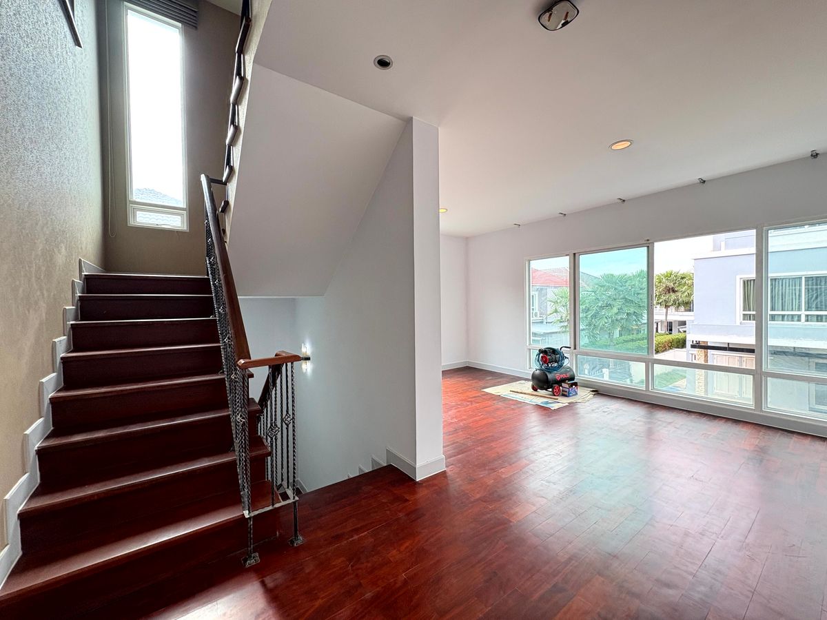 HousePattanakan, Srinakarin : For Sale & Rent: Luxury Single House, Next to Wellington International School, Krungthep Kreetha Road