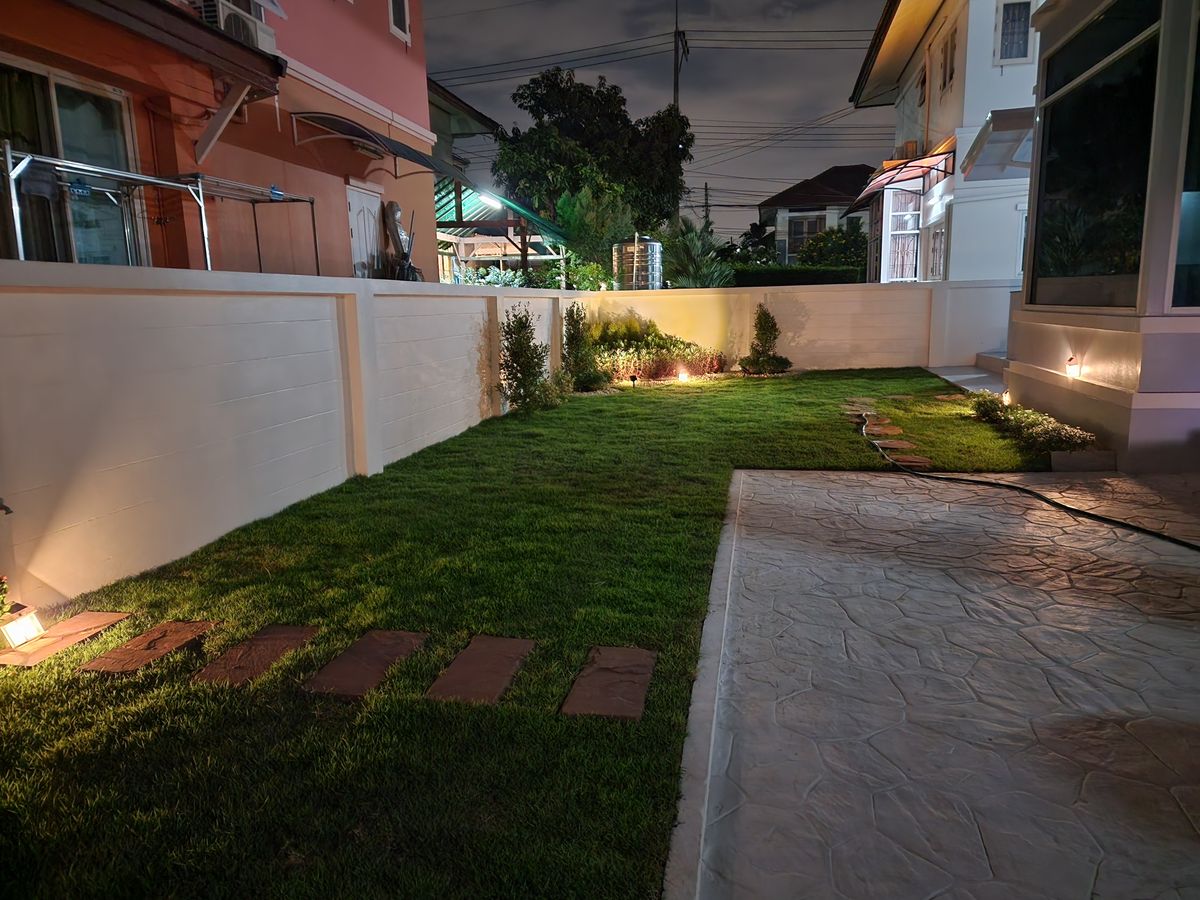For SaleHousePathum Thani,Rangsit, Thammasat : Single house, 4 bedrooms, large gardens, airy, new, very nice to live in Rangsit Khlong Song in the middle of the community. Near the Future Park Rangsit 8 minutes to BTS Count