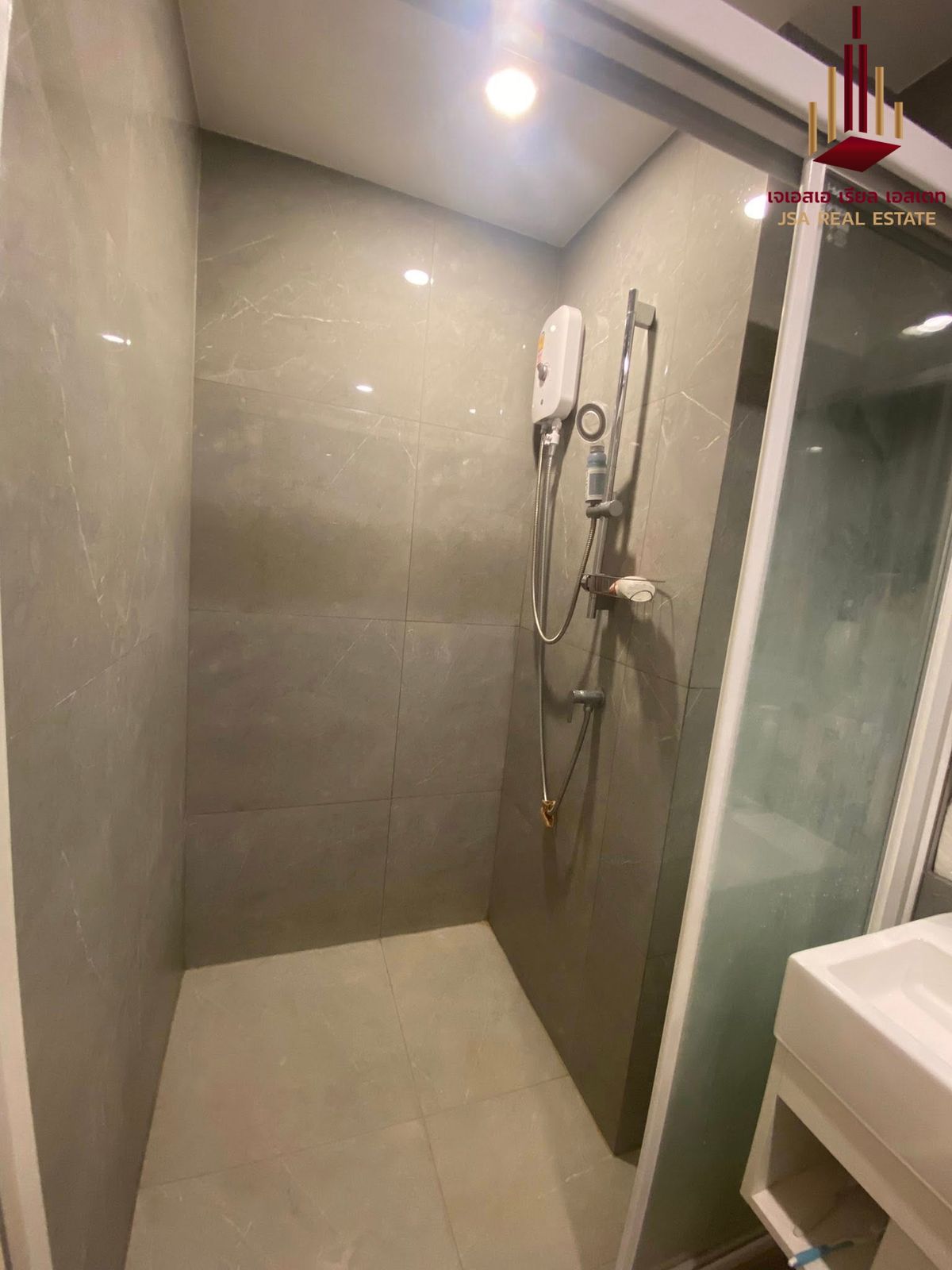 For SaleCondoKasetsart, Ratchayothin : ✨ For Sale: Blue Phahonyothin 35 condo ✨ 💰 ONLY 2,300,000 THB