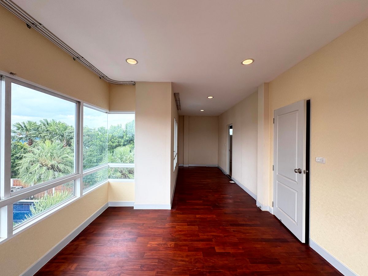 HousePattanakan, Srinakarin : For Sale & Rent: Luxury Single House, Next to Wellington International School, Krungthep Kreetha Road