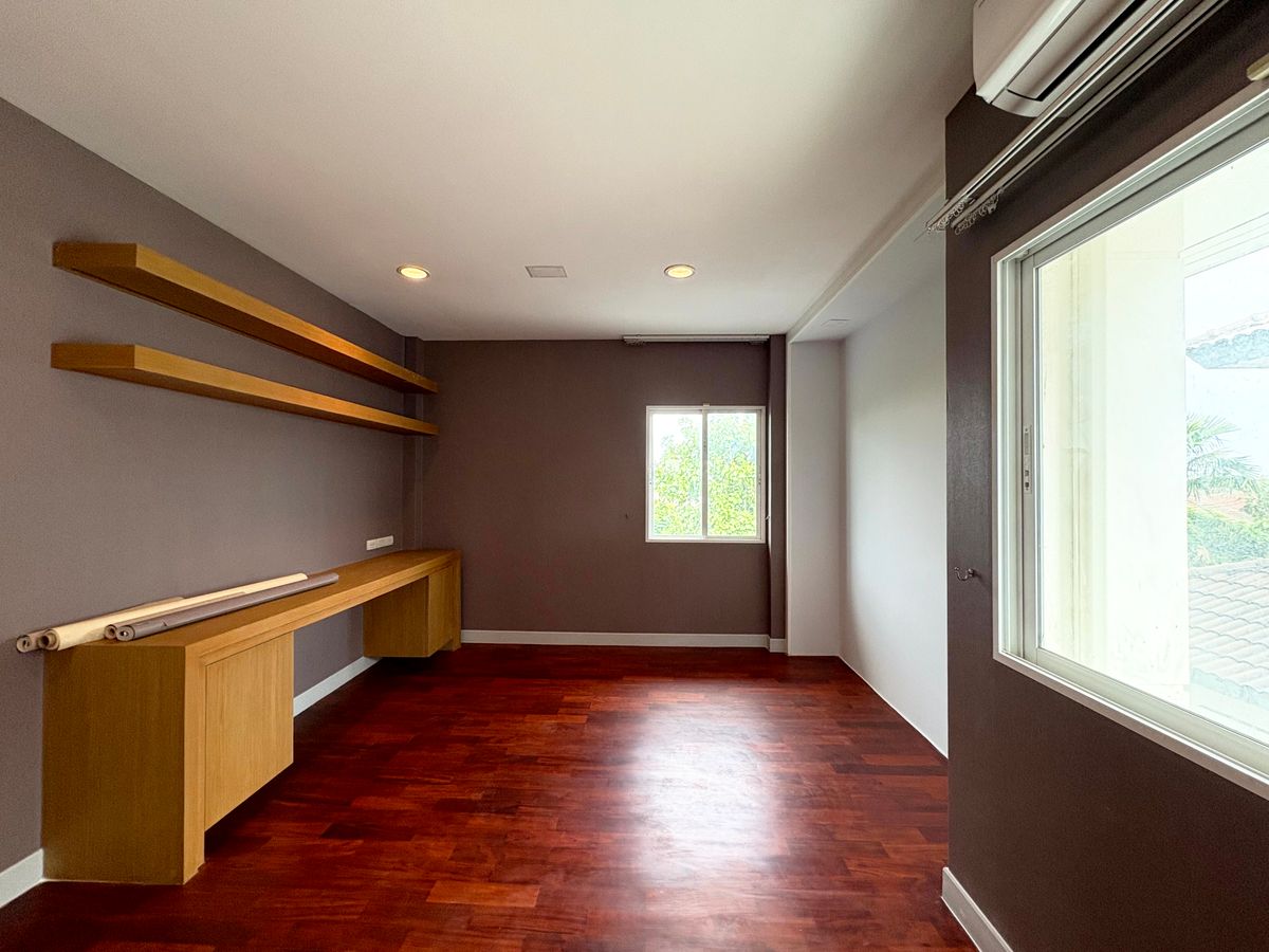 HousePattanakan, Srinakarin : For Sale & Rent: Luxury Single House, Next to Wellington International School, Krungthep Kreetha Road