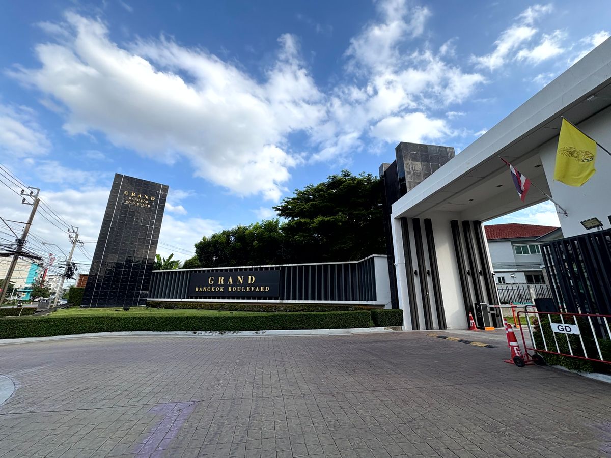 For SaleHousePattanakan, Srinakarin : For Sale & Rent: Luxury Single House, Next to Wellington International School, Krungthep Kreetha Road