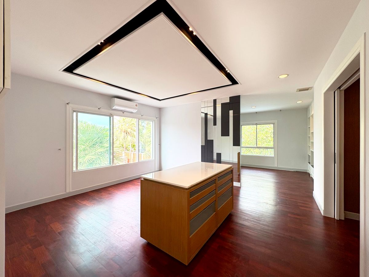 HousePattanakan, Srinakarin : For Sale & Rent: Luxury Single House, Next to Wellington International School, Krungthep Kreetha Road