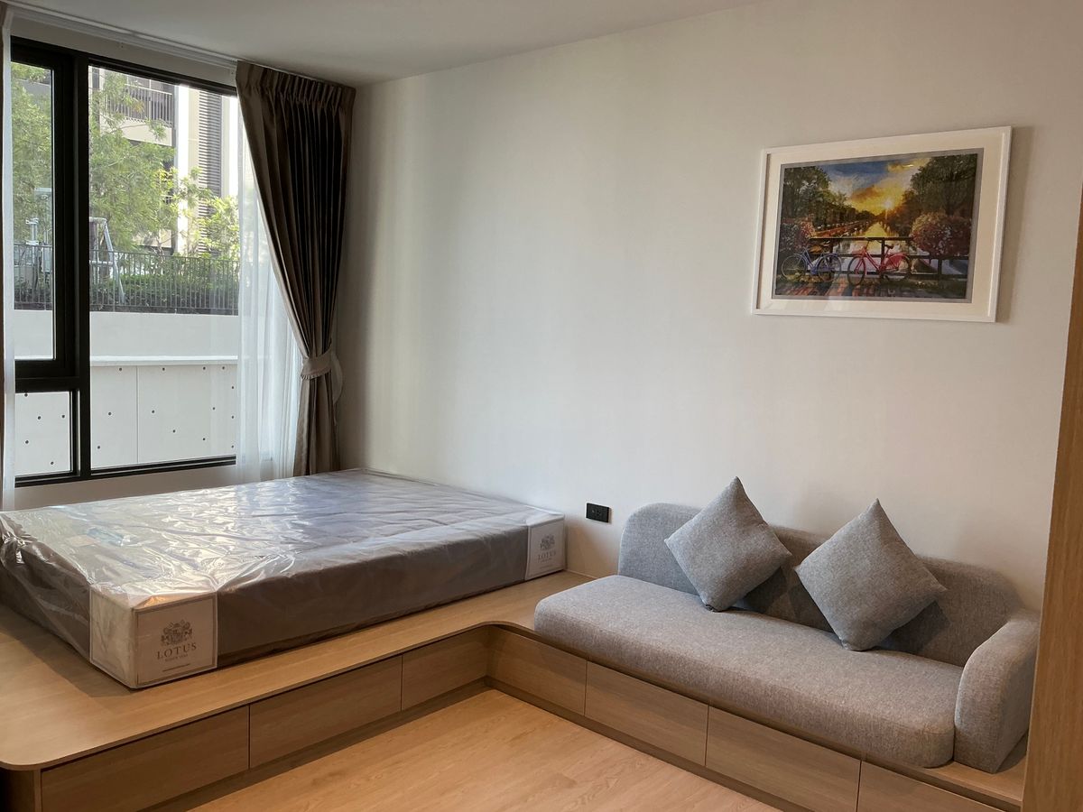 For RentCondoWongwianyai, Charoennakor : [RENT] Reference Sathorn-Wongwianyai Studio Decorated with a garden near BTS only 130 meters with this October 20 !! Interested in chatting!