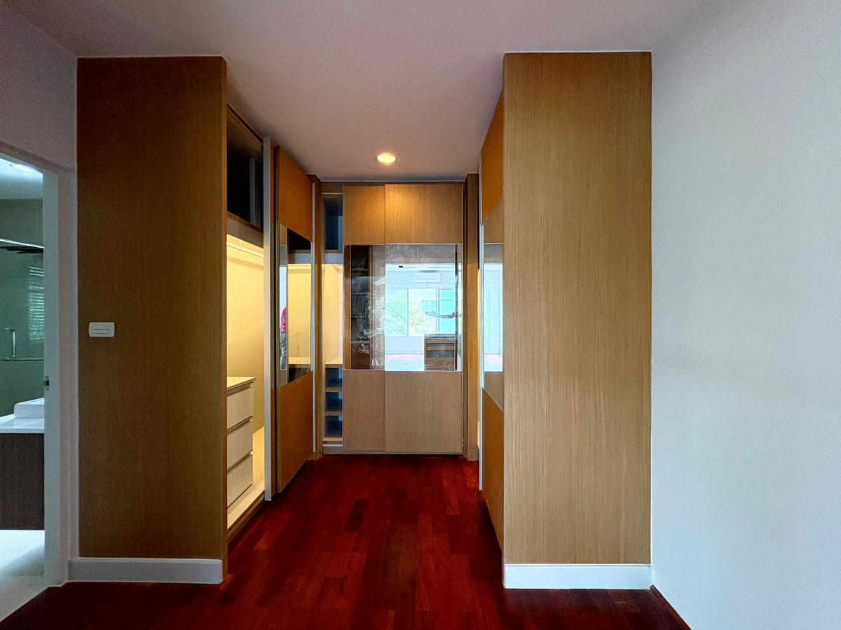 HousePattanakan, Srinakarin : For Sale & Rent: Luxury Single House, Next to Wellington International School, Krungthep Kreetha Road