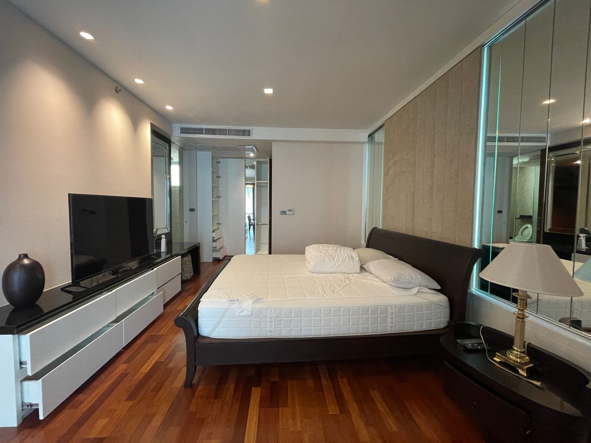 For RentWitthayu, Chidlom, Langsuan, Ploenchit : ✨ 👍 Luxurious condo for Rent The Rajdamri Penthouse 3 bedrooms, large rooms, only 200 meters near BTS Ratchadamri.