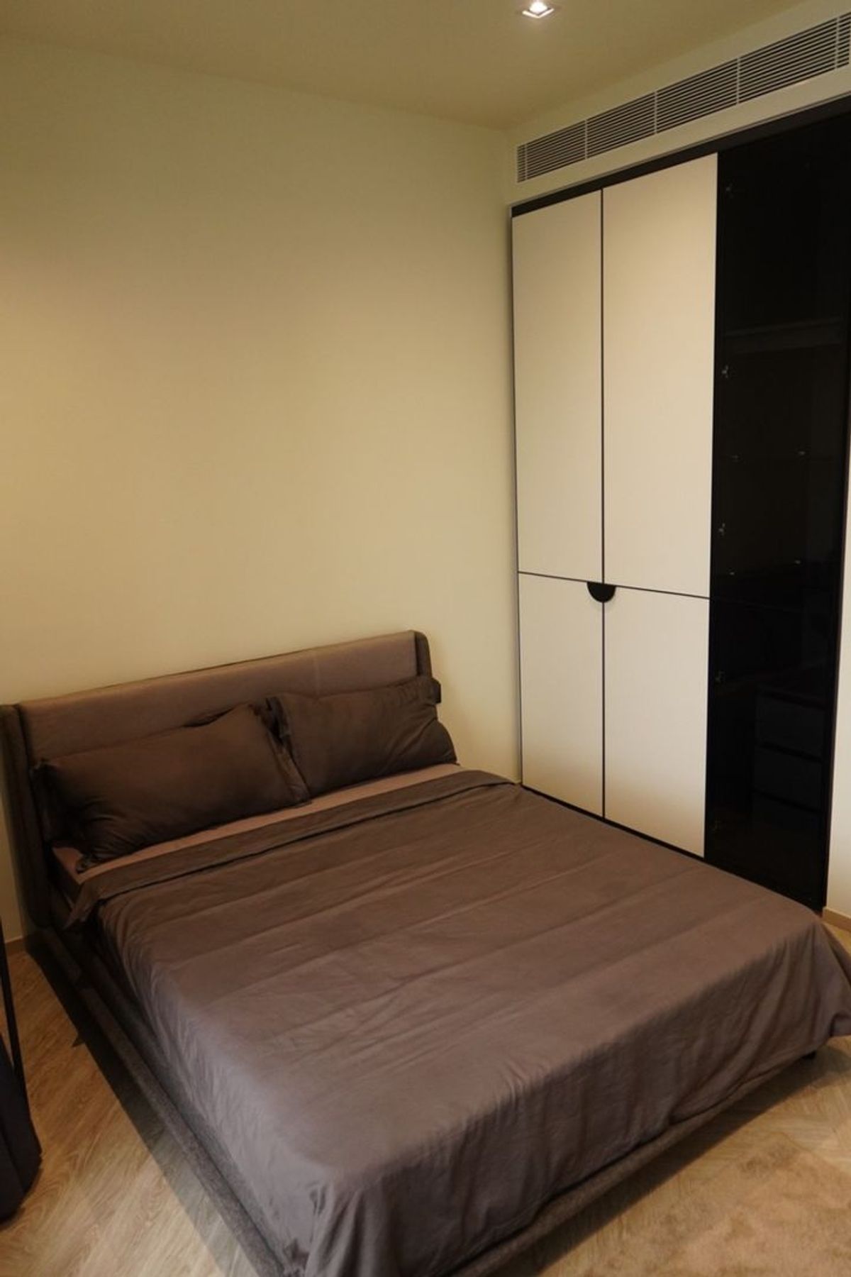 For RentCondoWongwianyai, Charoennakor : Rent Chapter Charoen Nakhon Riverside, Floor 18