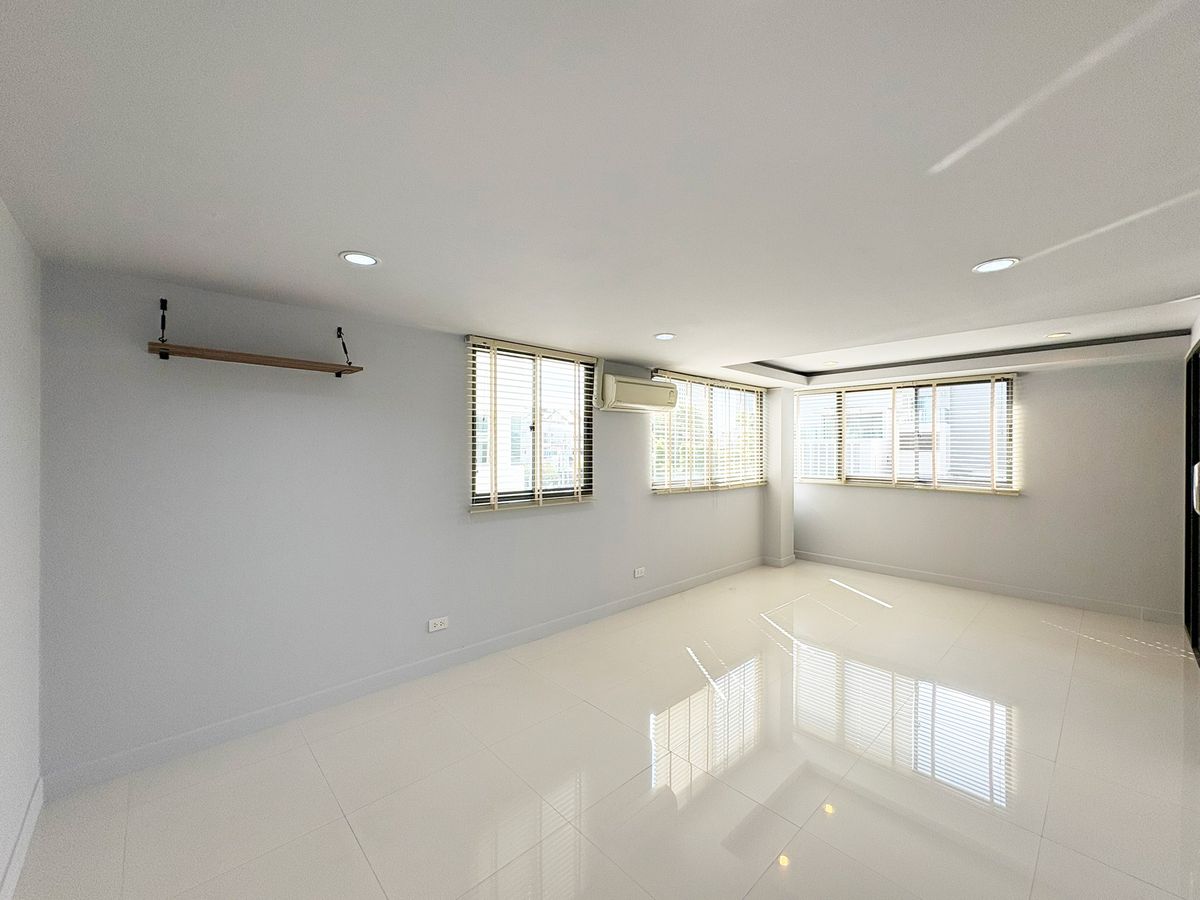 TownhomeRama3 (Riverside),Satupadit : ✨ JADE Height Sathorn --rama 3 | Luxury Home Office for Business and Residence ✨